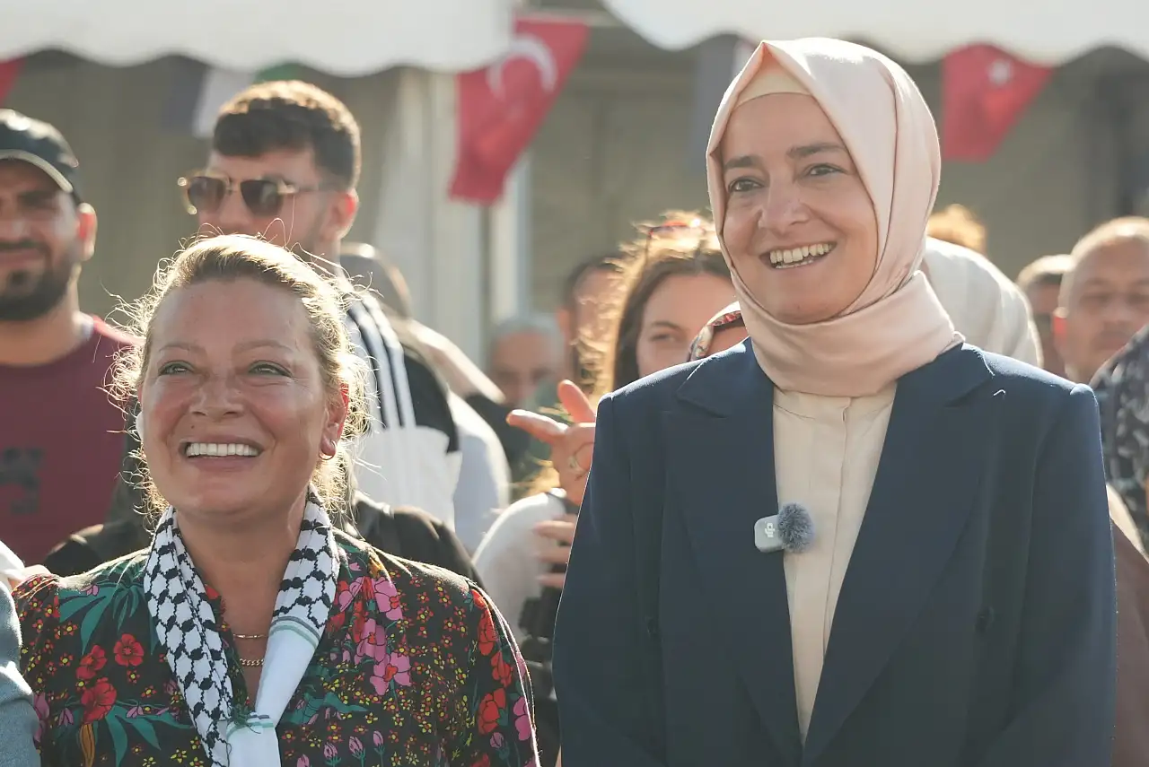 Fatma Betül Sayan Kaya kimdir? Şu anki görevi nedir? Fatma Betül Sayan Kaya eşi nereli? Babası kimdir?