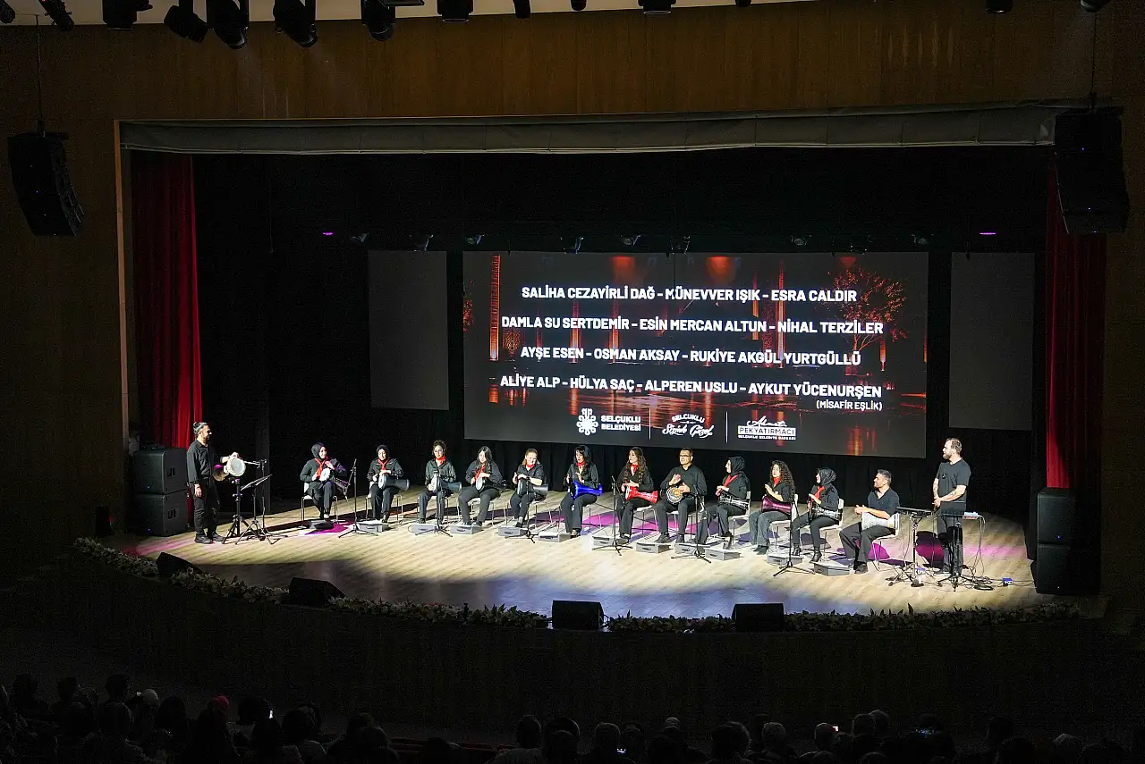 Selçuklu'da sanat rüzgârı esti! Kursiyerlerden büyüleyici performans