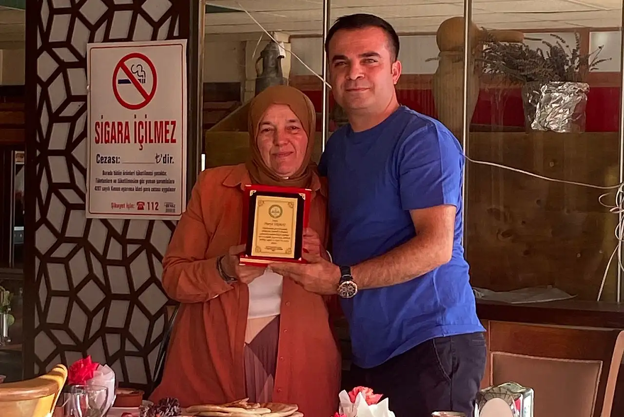 Konya'da emekli öğretmen için veda konvoyu düzenlendi