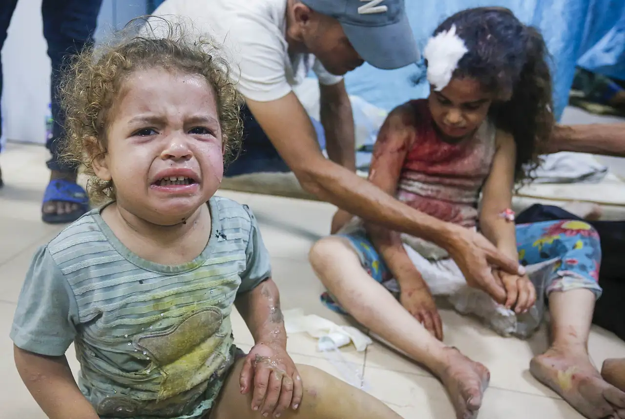 İsrail Gazze'deki Maghazi Mülteci Kampı'na Saldırdı