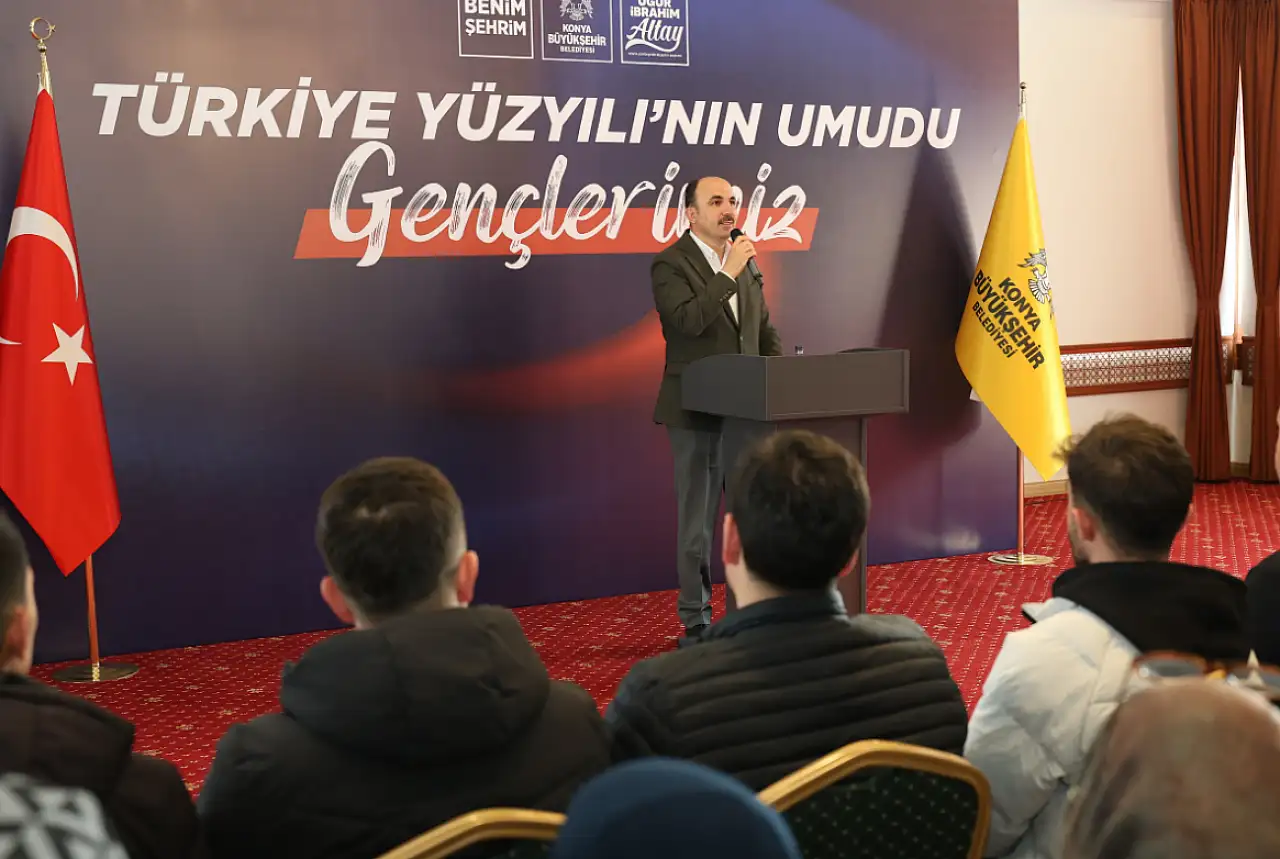 Başkan Altay: 'Gençler için güçlü Türkiye hedefiyle ilçelerde daha aktif olacağız'