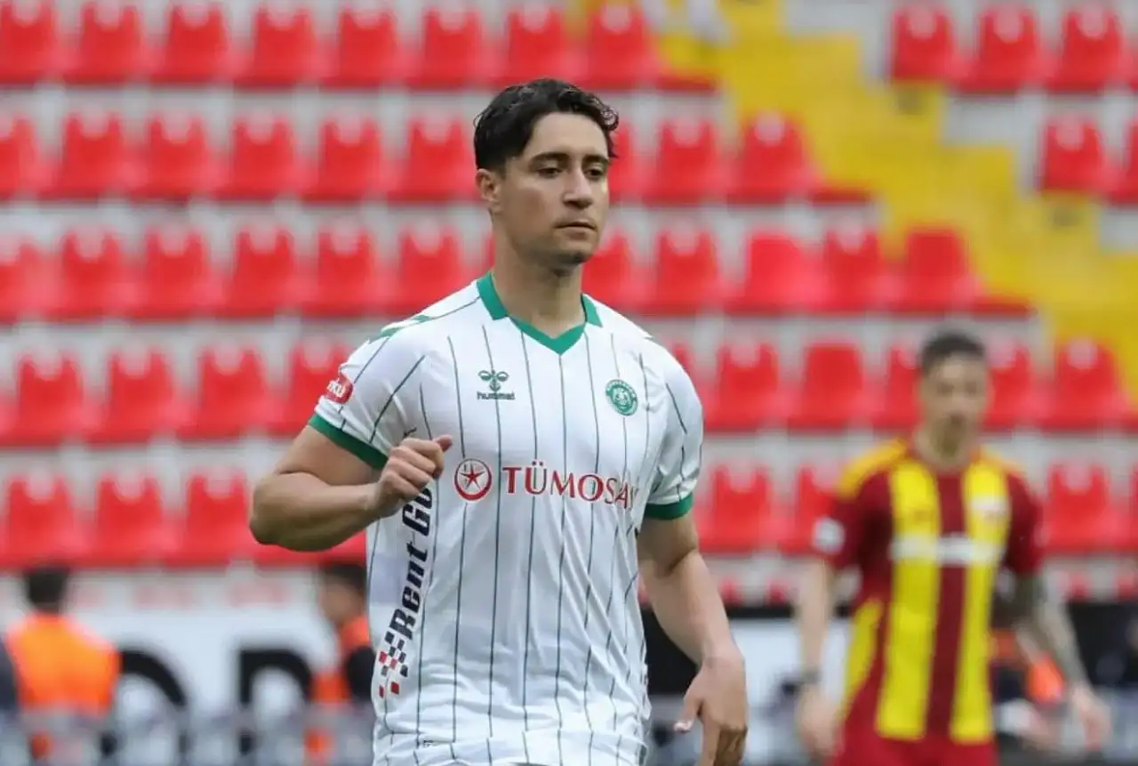 Enes İlyas'tan Konyaspor'a profesyonel imza