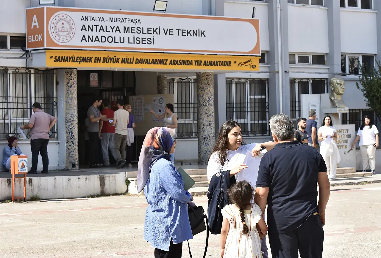 YKS'nin ilk oturumu başladı