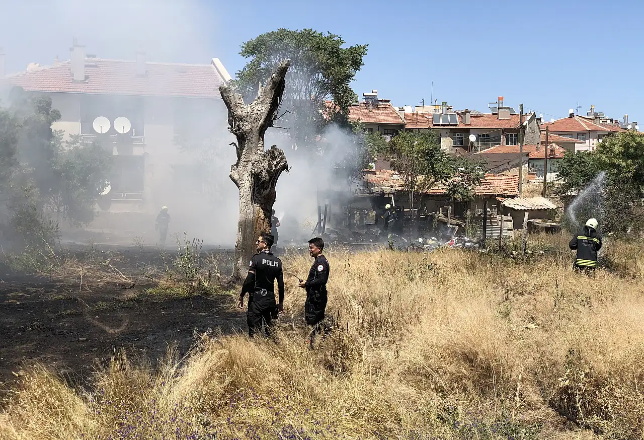 Konya'da yangın paniği: Alevler kuru otlara sıçradı