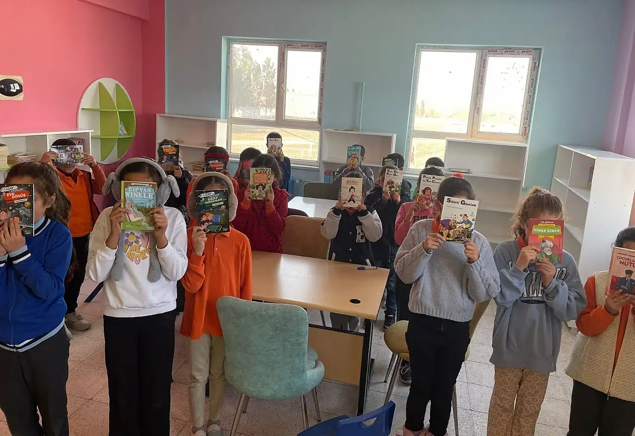 Konya'dan bir kutu kitapla Mardin'e taşınan mutluluk