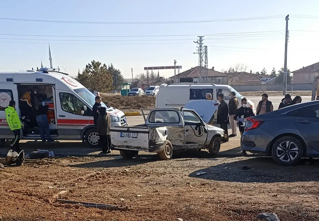 Konya'da otomobille kamyonet çarpıştı: 5 yaralı