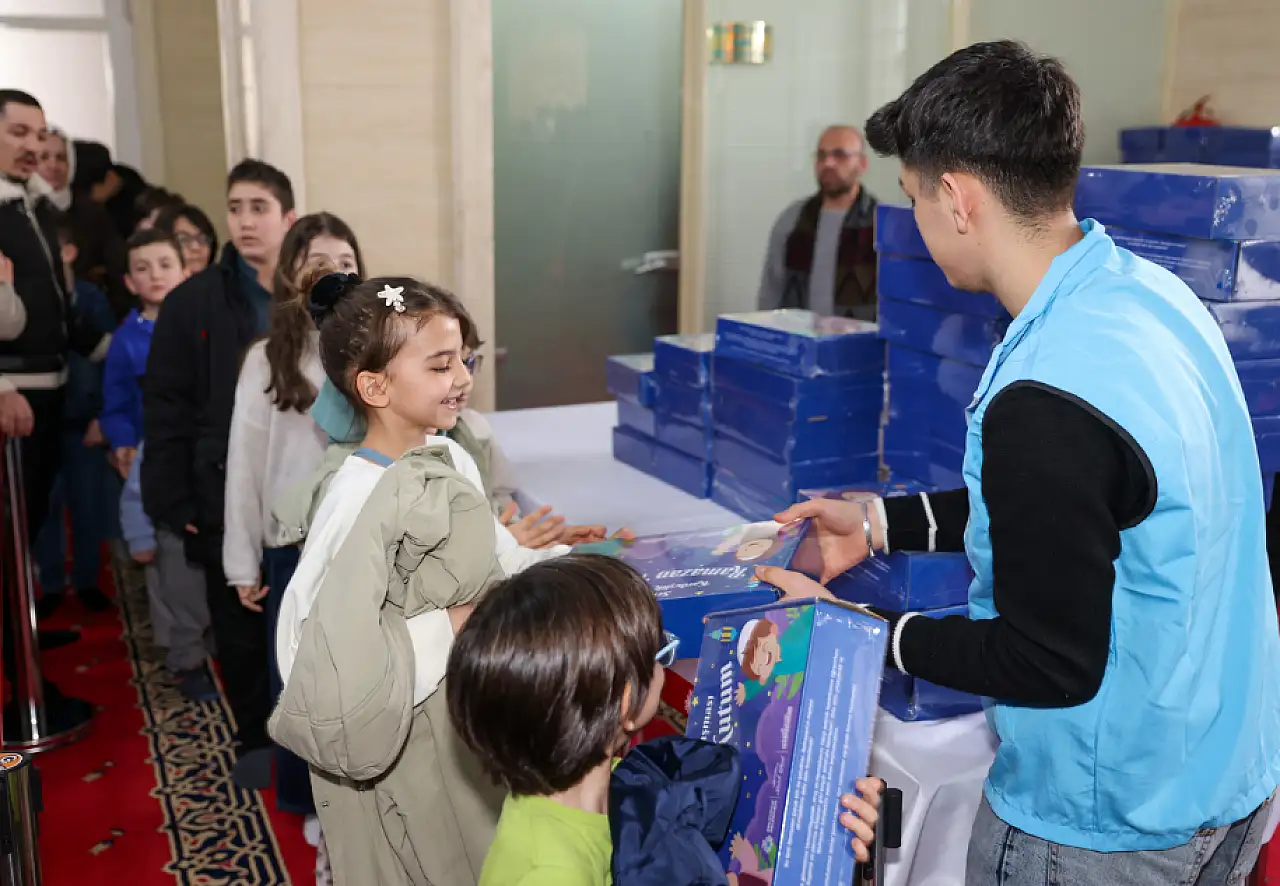Selçuklu'da 'Kardeşlik Buluşması': Sertaç Abi çocuklarla camide bir araya geldi