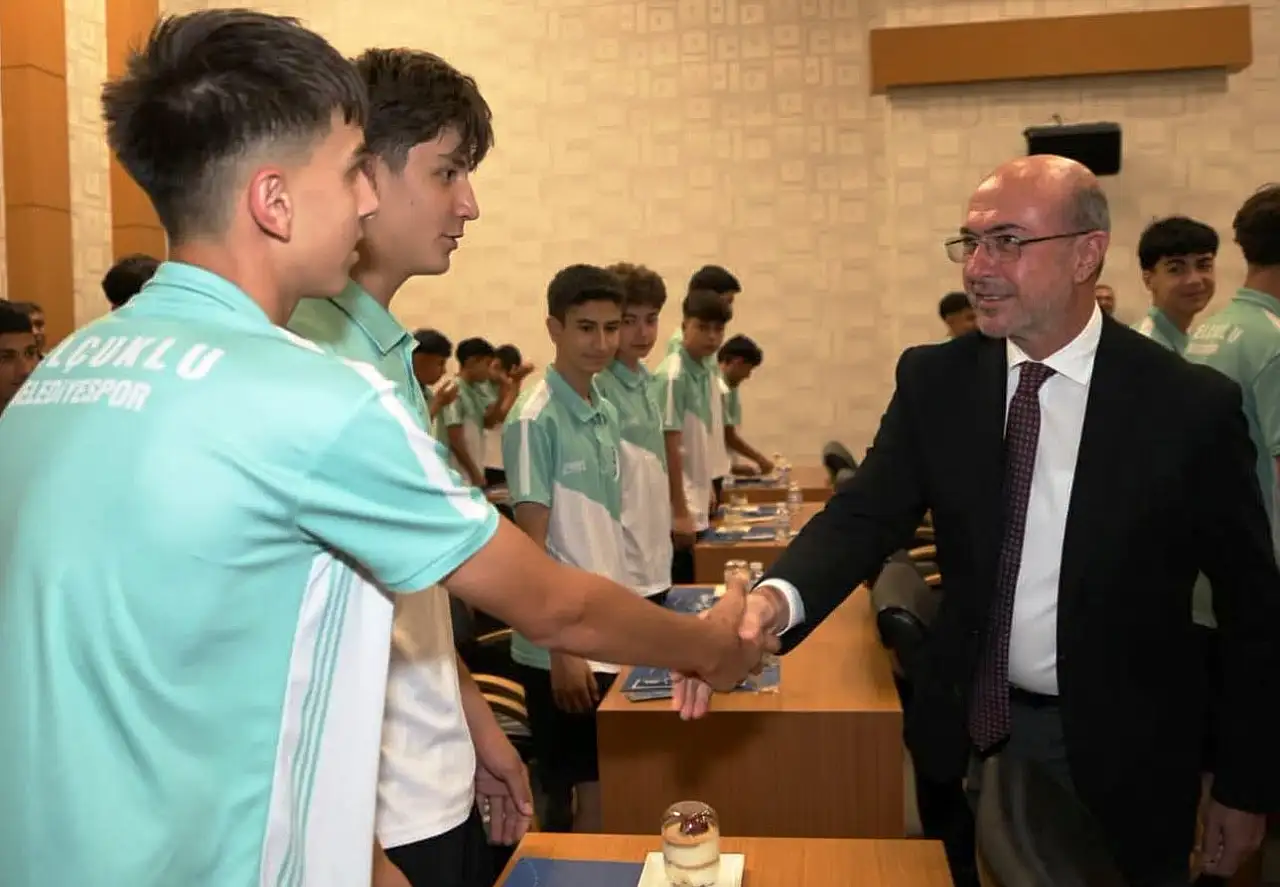 O kupa Melis'e geldi: Başkan tek tek kutladı