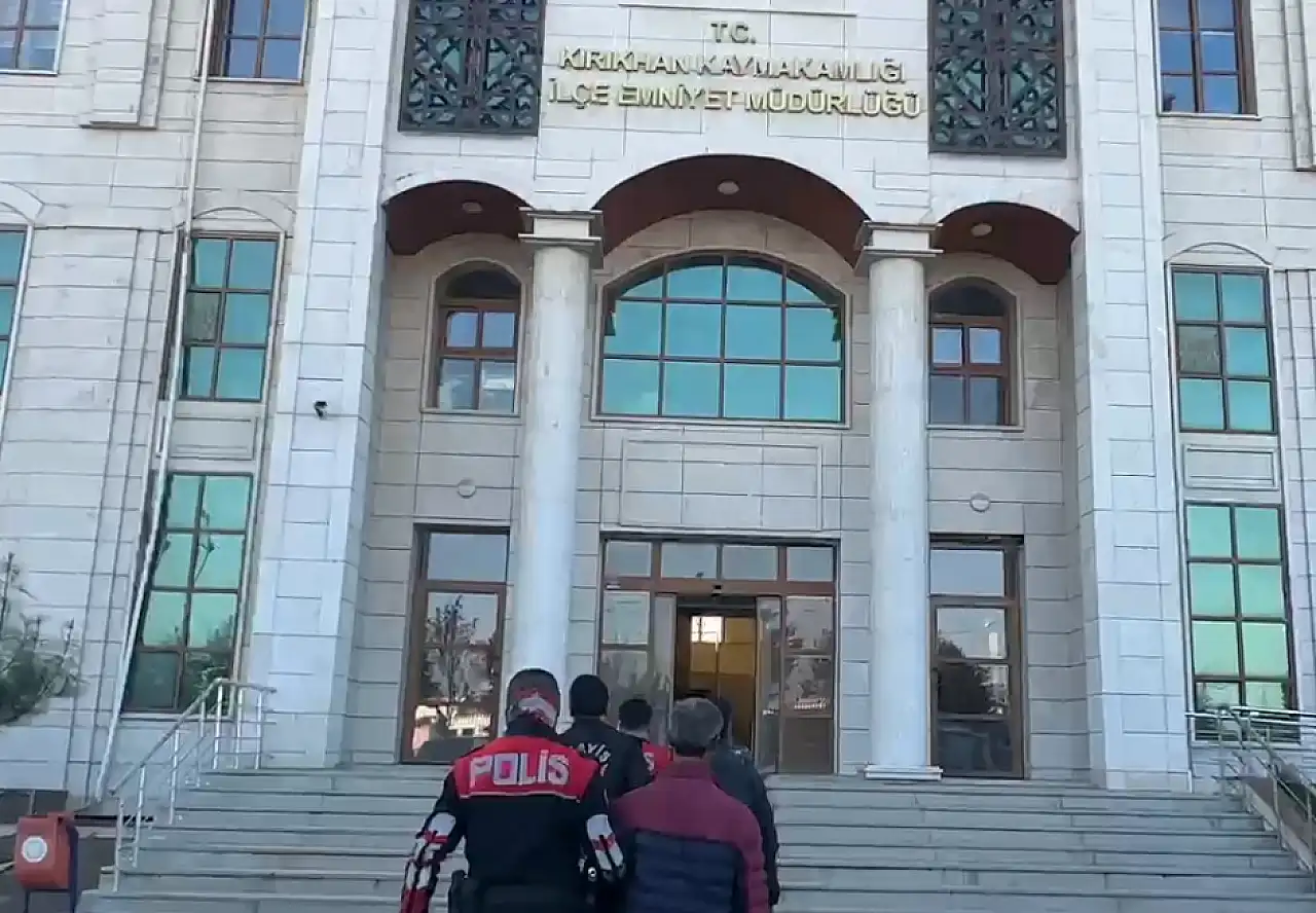 Deprem bölgesinde utanç karesi: 4 kişiye gözaltı!