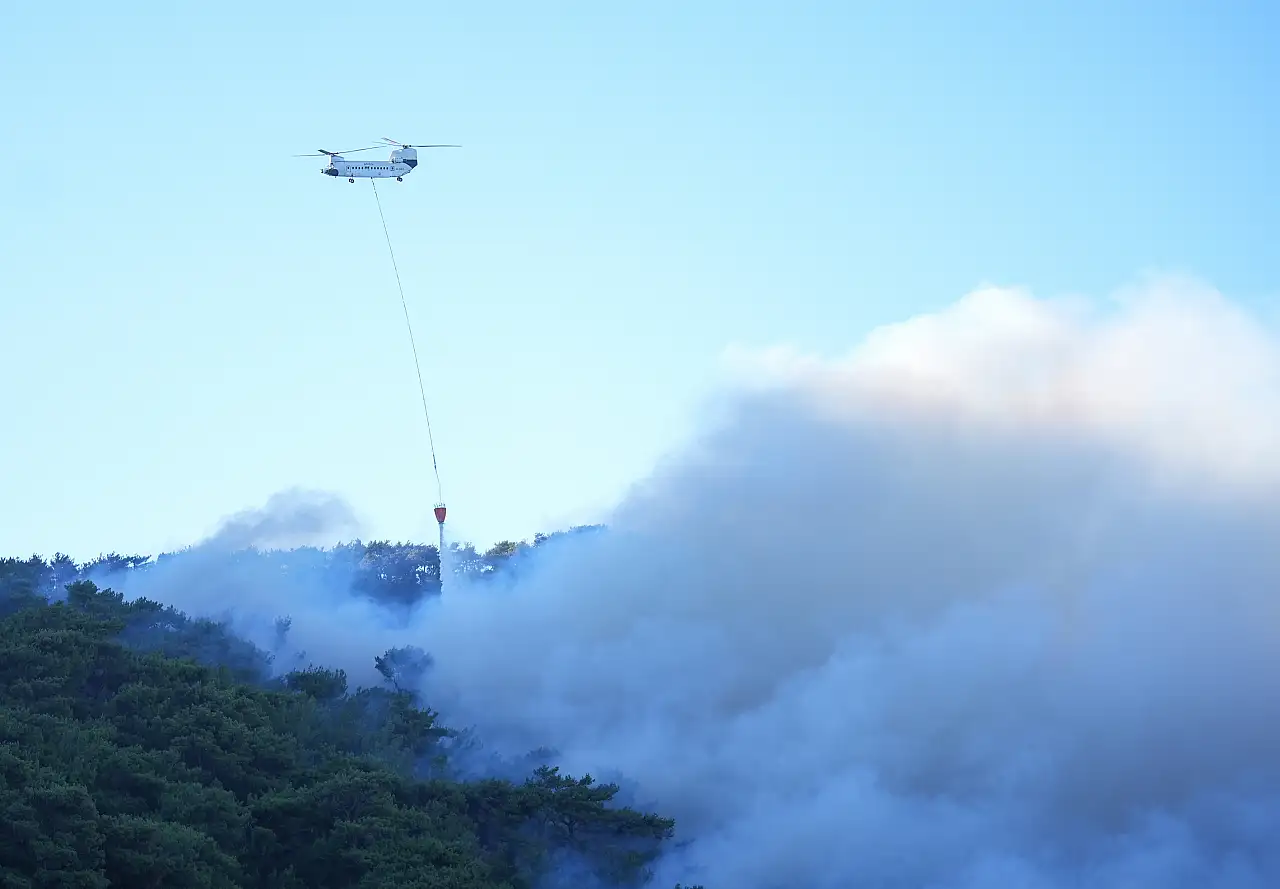 Yangına havadan müdahale yeniden başladı