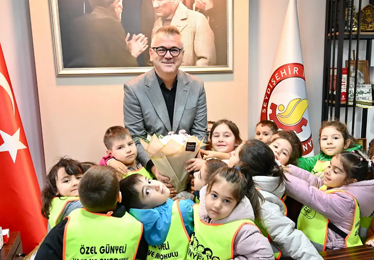 Başkan Ustaoğlu, minik misafirleri ağırladı!