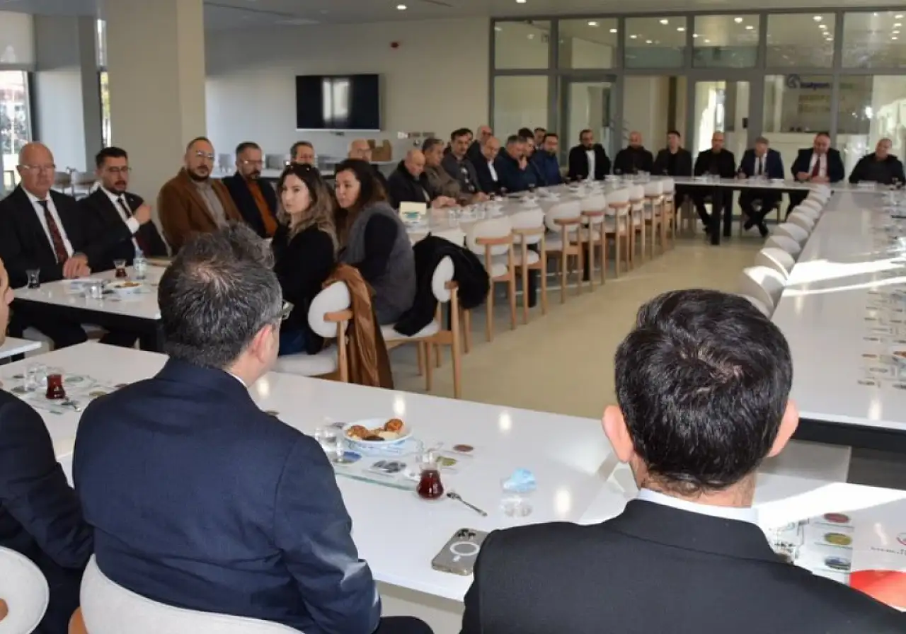 Konya'da belediye başkanı eğitimcilerle bir araya geldi!