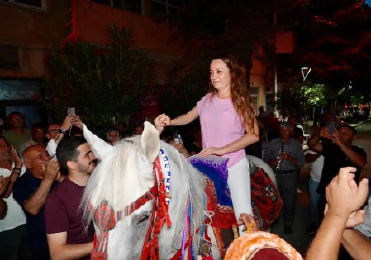 İlksen Özalper kimdir? İlksen Özalper evli mi? İlksen Özalper hangi partiden? İlksen Özalper neden gözaltına alındı?