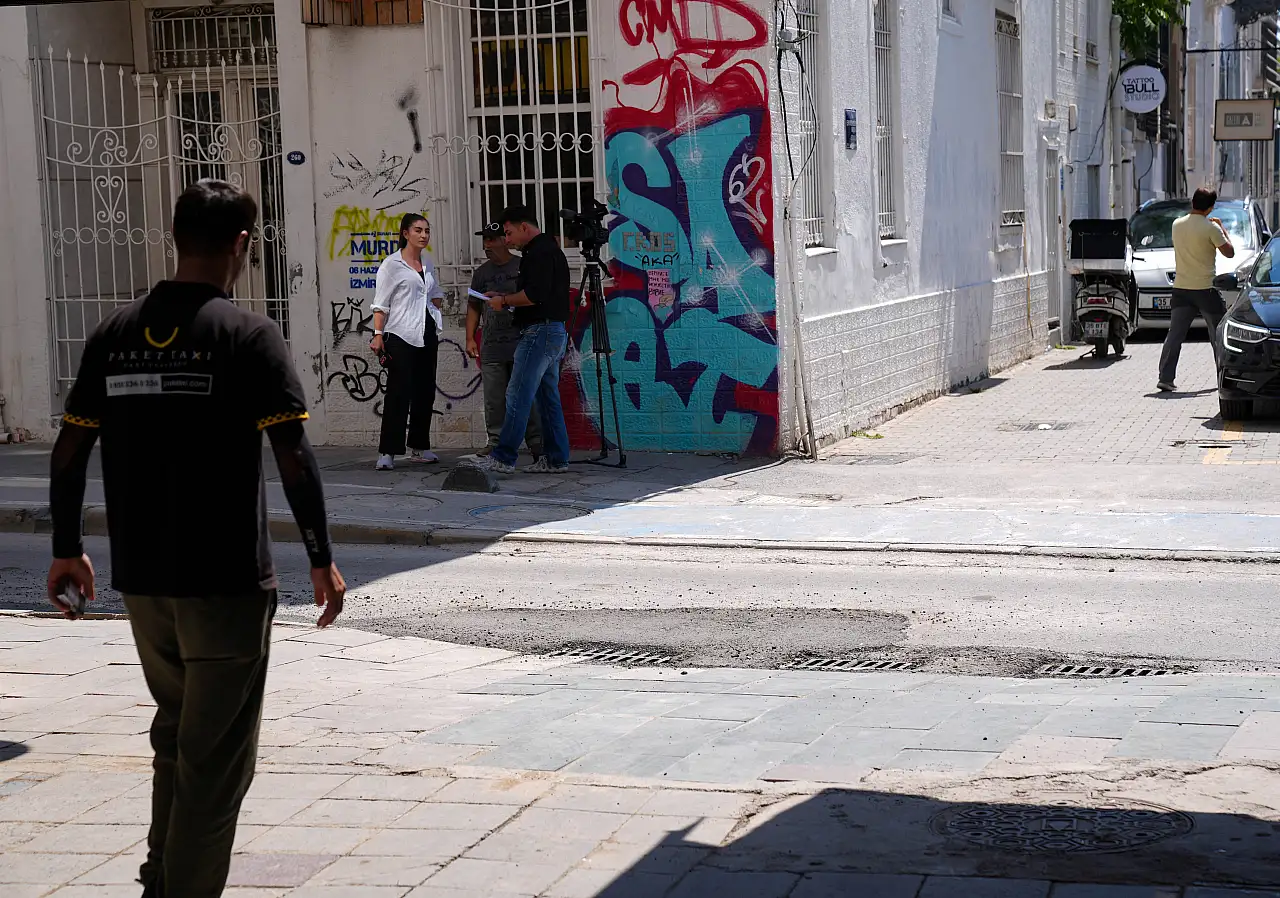 İzmir'de Elektrik Akımına Kapılan İki Kişi Hayatını Kaybetti, Esnaf ve Tanıklar Olayı Anlattı