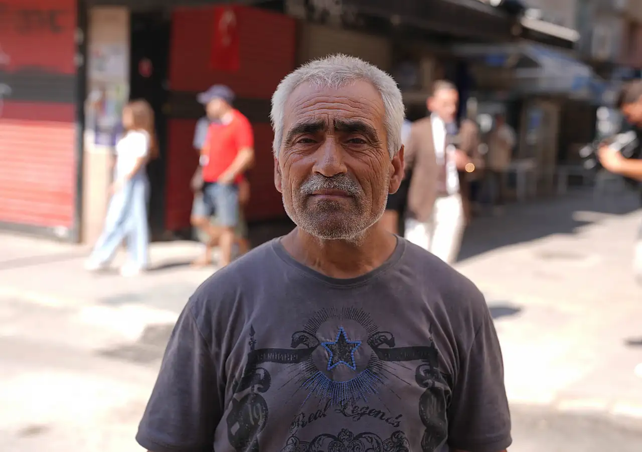 İzmir'de Elektrik Akımına Kapılan İki Kişi Hayatını Kaybetti, Esnaf ve Tanıklar Olayı Anlattı