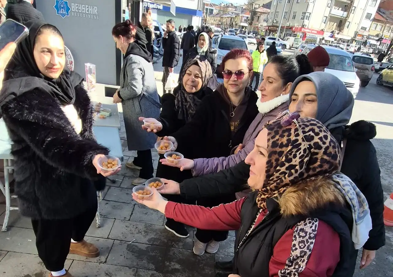 Konya'da şehitler için lokma dağıtıldı