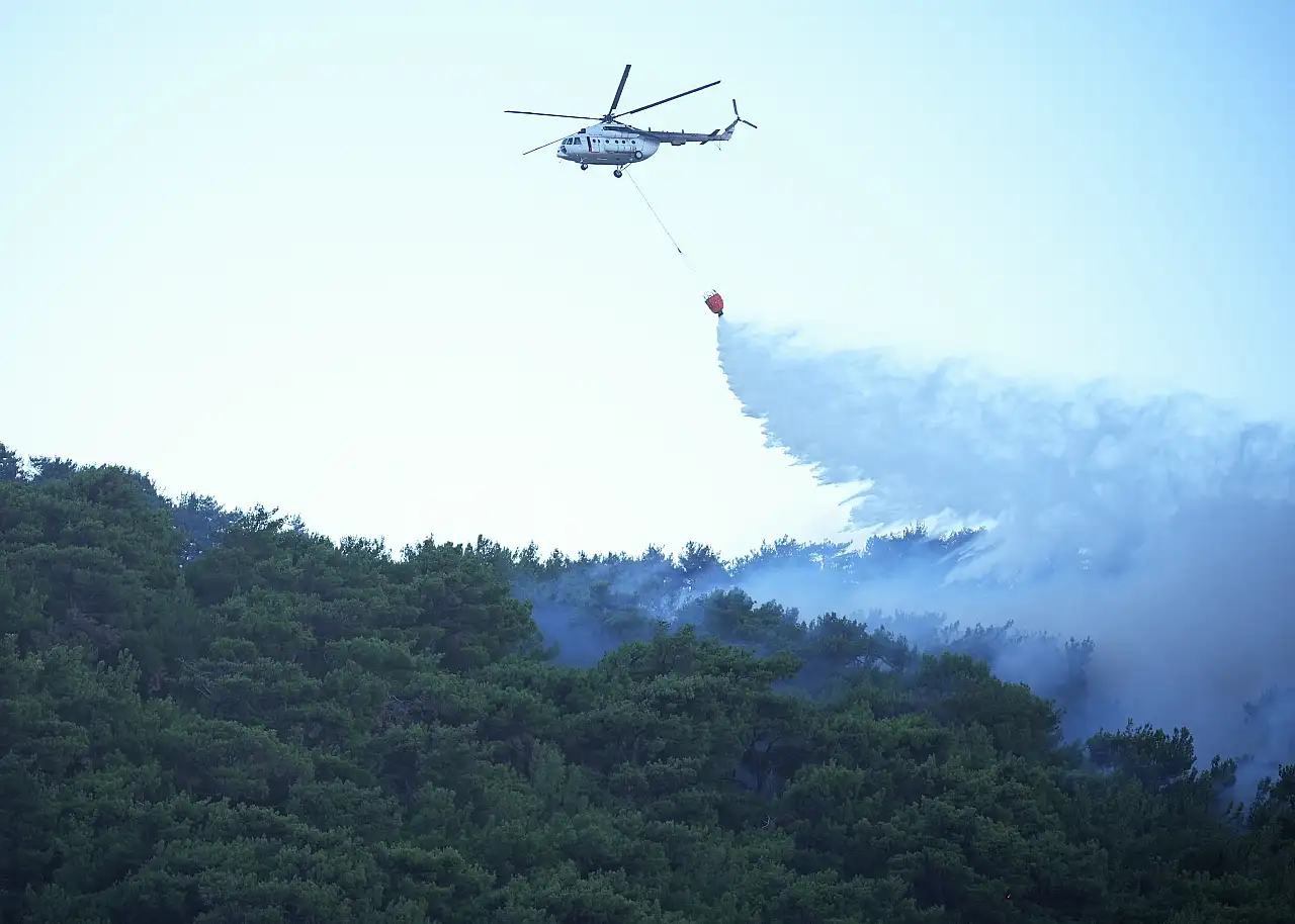 Yangına havadan müdahale yeniden başladı