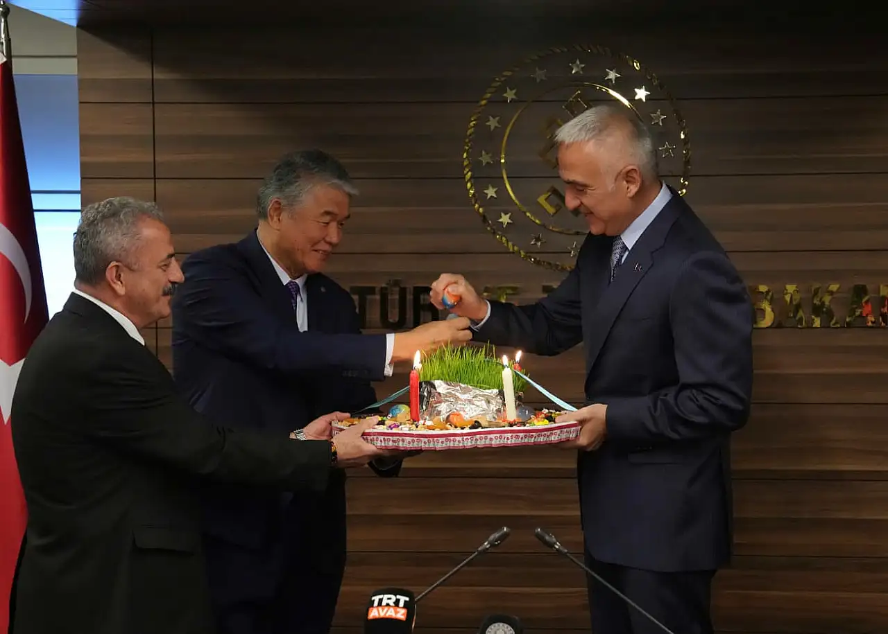 Türk'ün birliği gönüllerde başlar!' Bakan Ersoy'dan tarihi Nevruz çıkışı