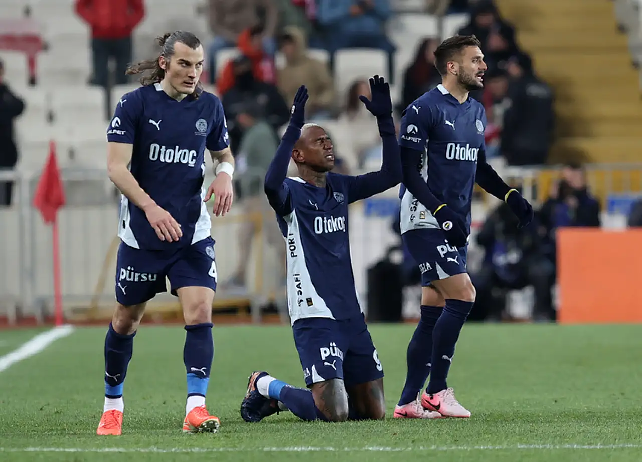 Fenerbahçe Sivas deplasmanından 3 puanla döndü