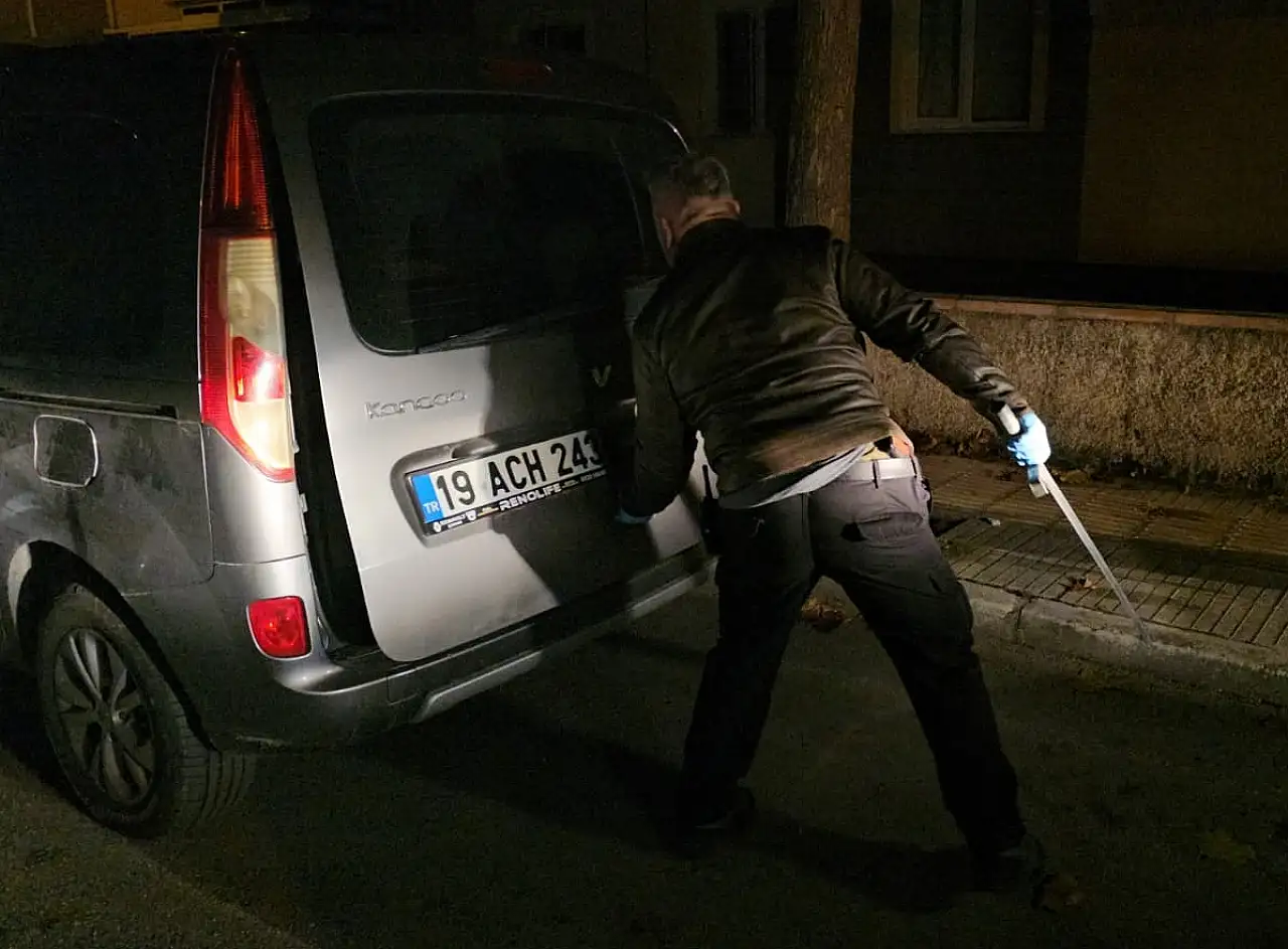 Kılıçlı dehşet! Arkadaşını evine çağırıp rehin aldı