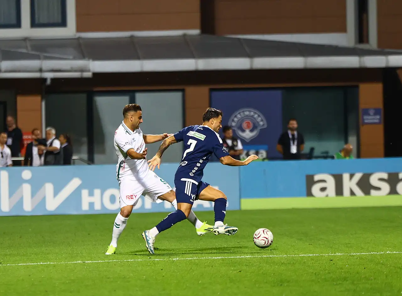 Kasımpaşa Tümosan Konyaspor mücadelesi'nin ilk yarısında gol sesi çıkmadı