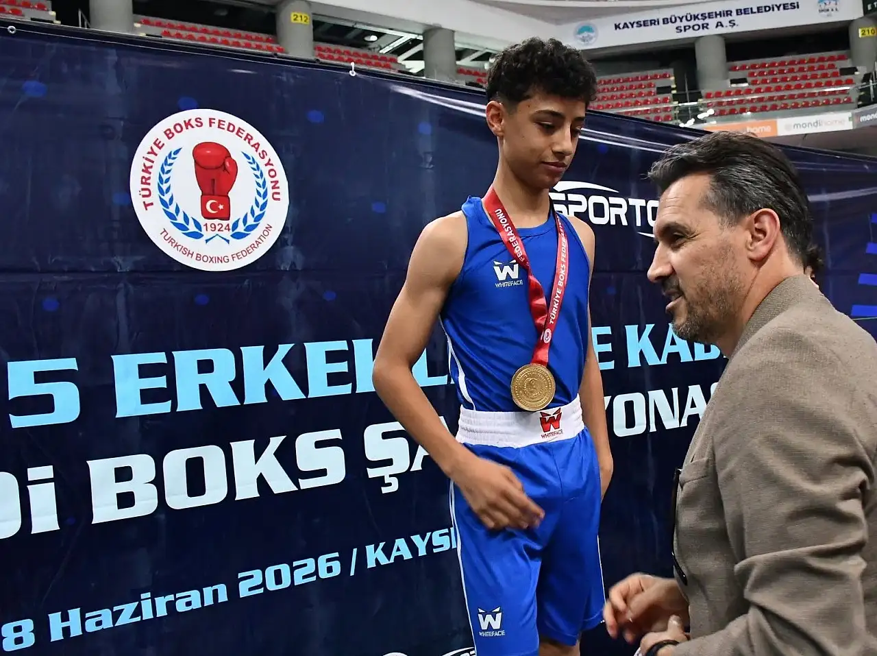 Konyalı boksör rakiplerine ringi dar etti
