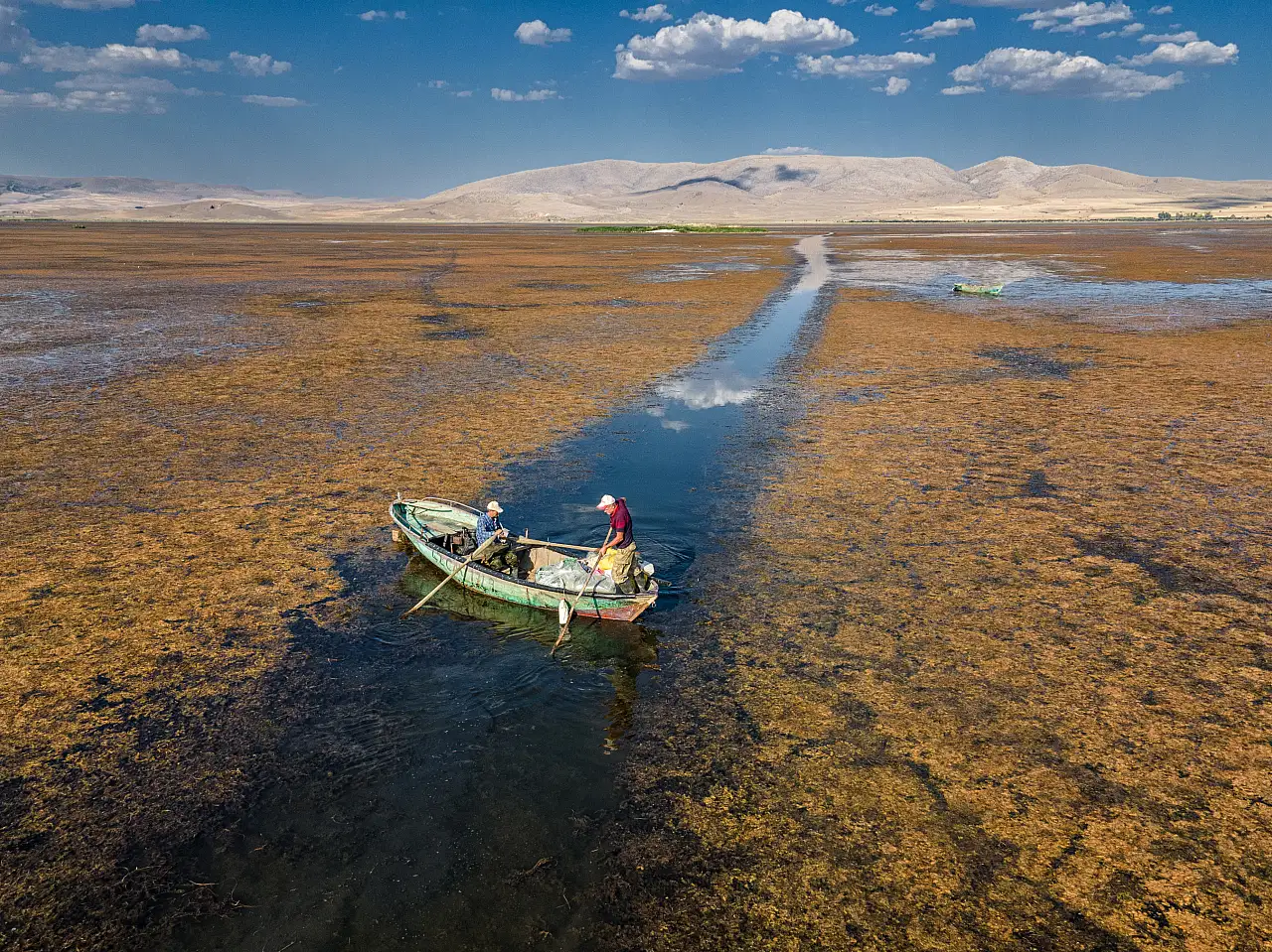 Konya'daki Çavuşçu Gölü'nde su seviyesi azaldı!