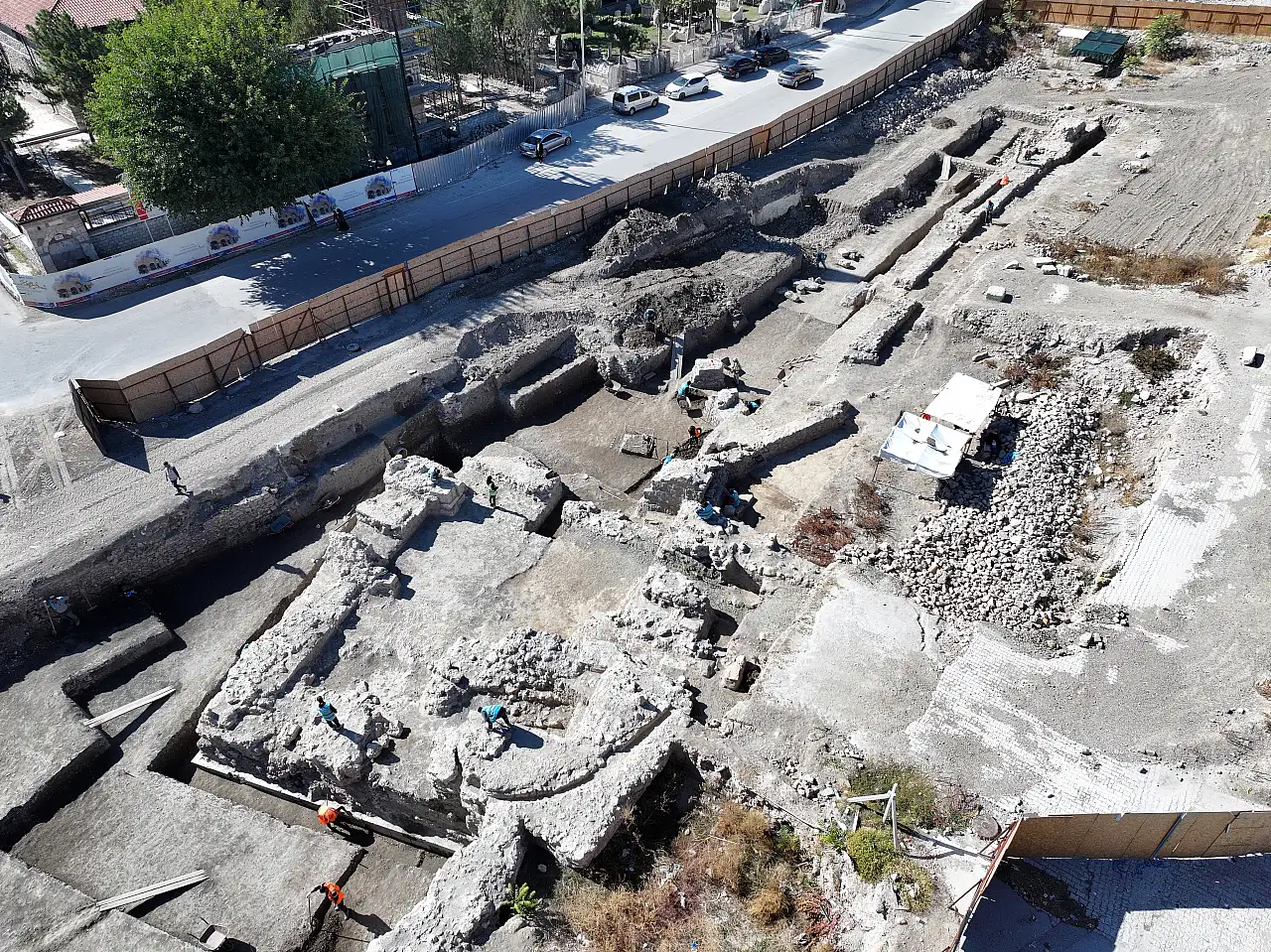 Selçuklu başkenti Konya'da tarihi keşif: Larende Kapısı'nın temellerine ulaşıldı