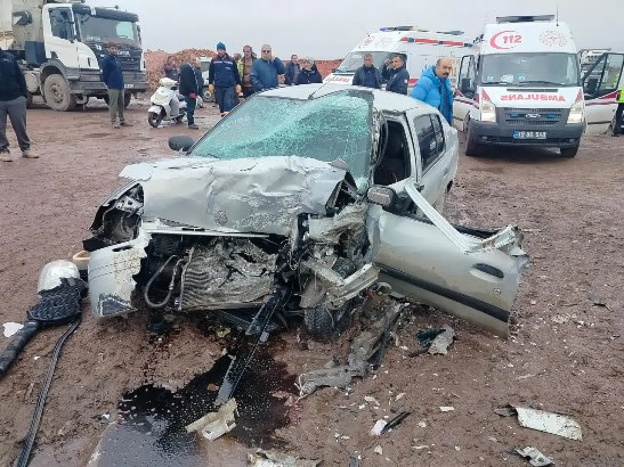 Traktörle otomobil çarpıştı: 1 kişi öldü, 2 kişi yaralı