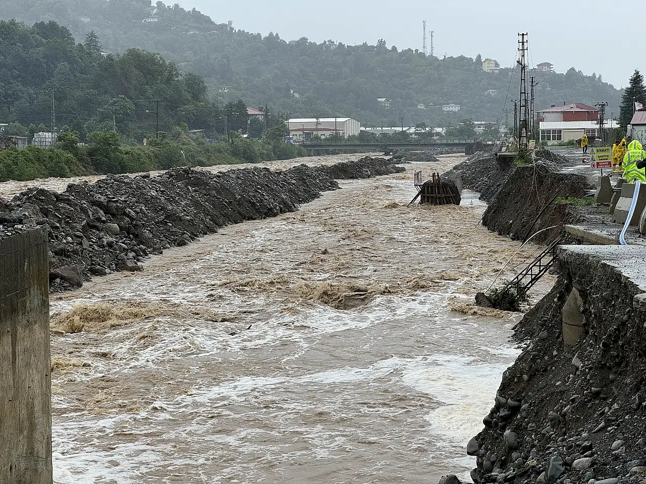Artvin Arhavi'de sağanak yağış felakete neden oldu