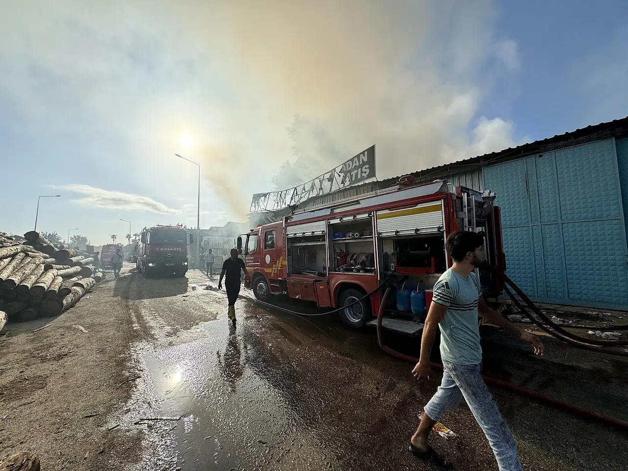 Mobilya imalathanesinde korkutan yangın