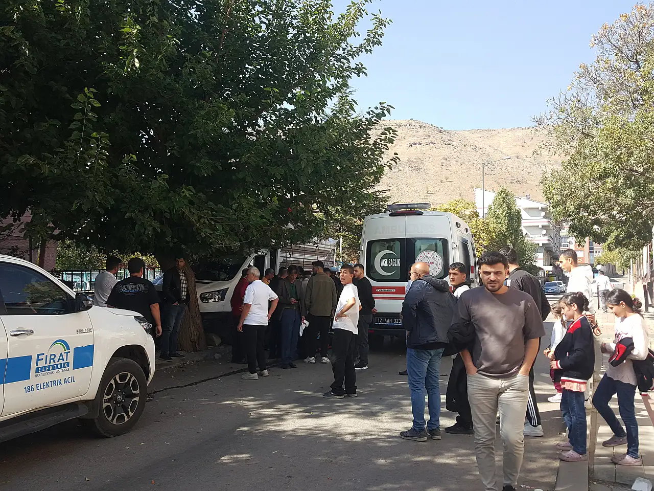 Freni tutmayan kamyonet durmakta zorluk çekti