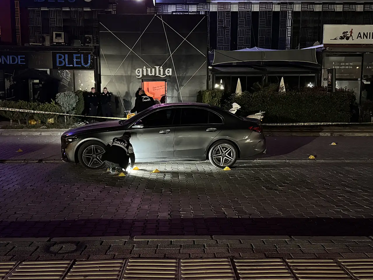 Gece kulübünde silahlı kavga: 3 kişi yaralandı