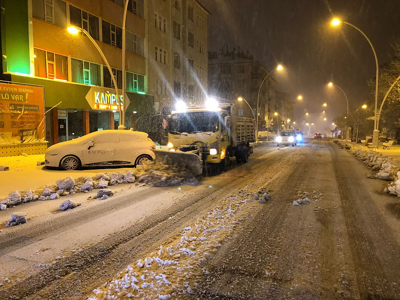 Konya'da kar yağışı sonrası yol temizleme çalışmaları sürüyor