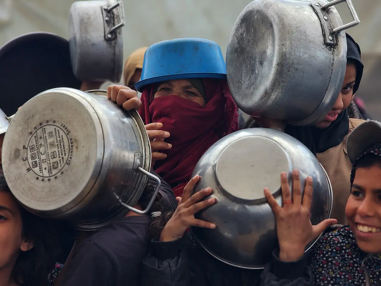 Gazze'de Filistinlilere yemek dağıtıldı