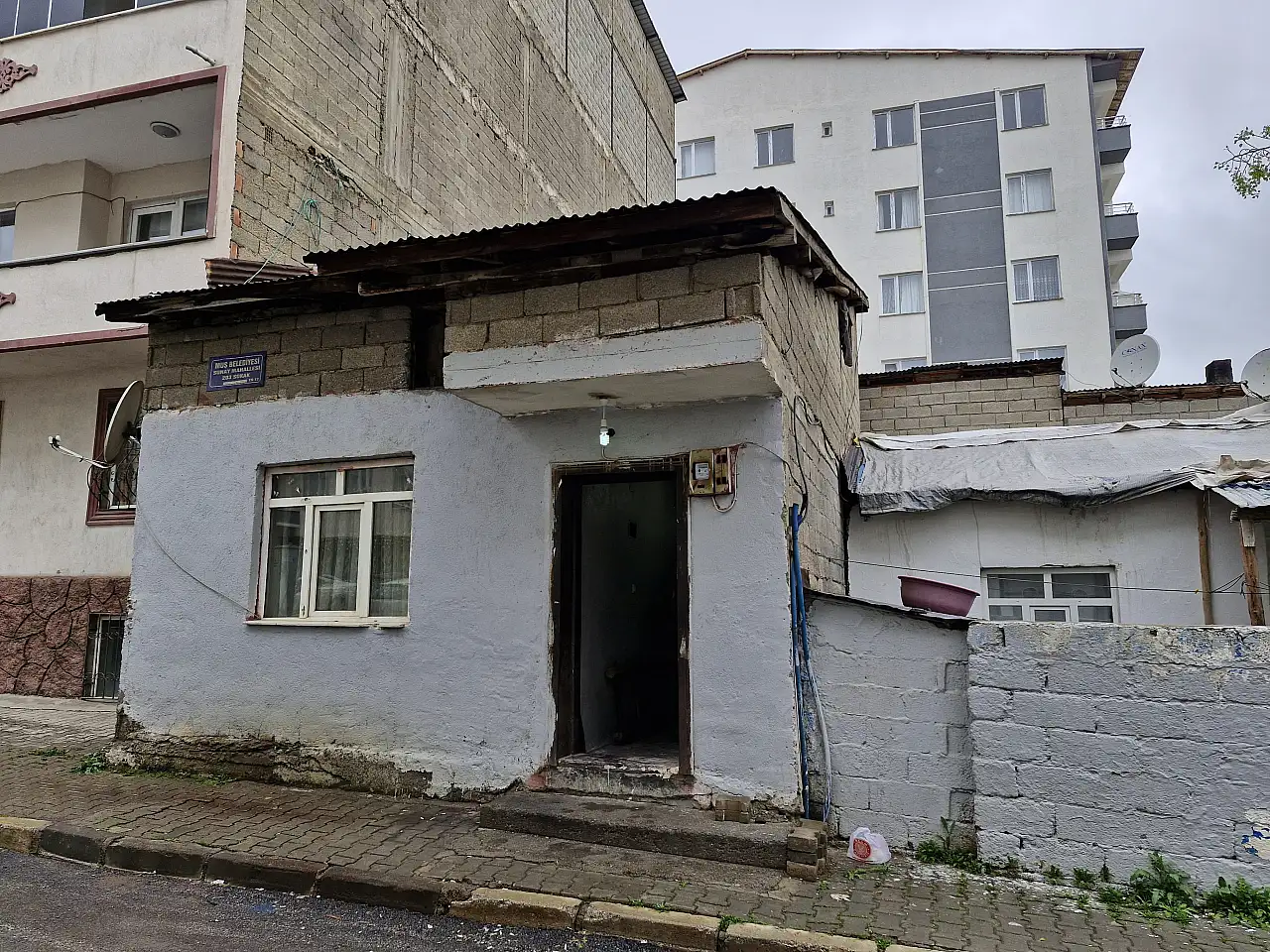 3 engelli kardeşin yaşadığı ev valilik tarafından onarıldı