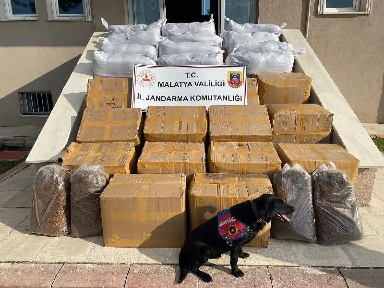 Kaçakçılık operasyonunda 4 zanlı yakalandı