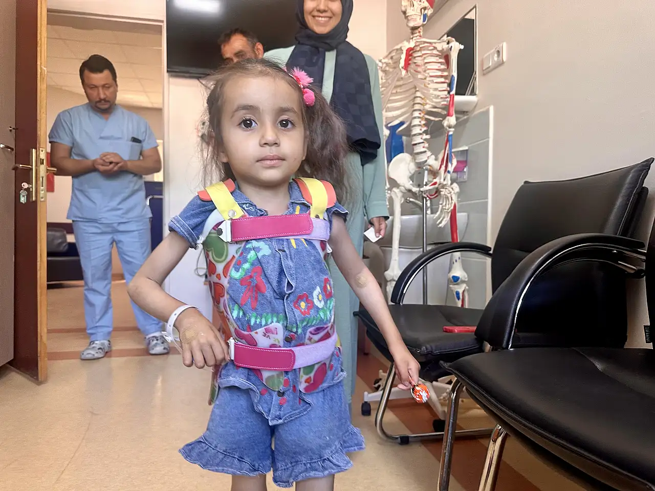 Konyalı küçük Miray omurga eğriliğinden 9 saatlik ameliyatla kurtuldu