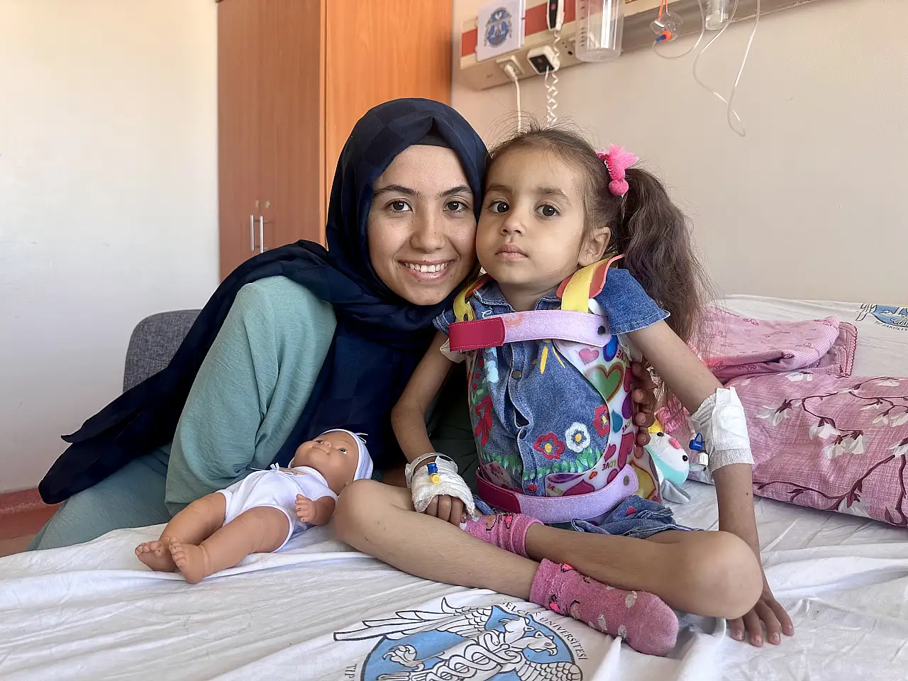 Konyalı küçük Miray omurga eğriliğinden 9 saatlik ameliyatla kurtuldu