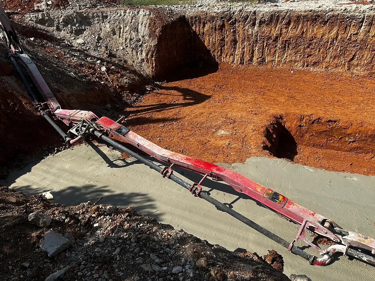İnşaatta beton pompası kırıldı: 2 işçi yaralandı