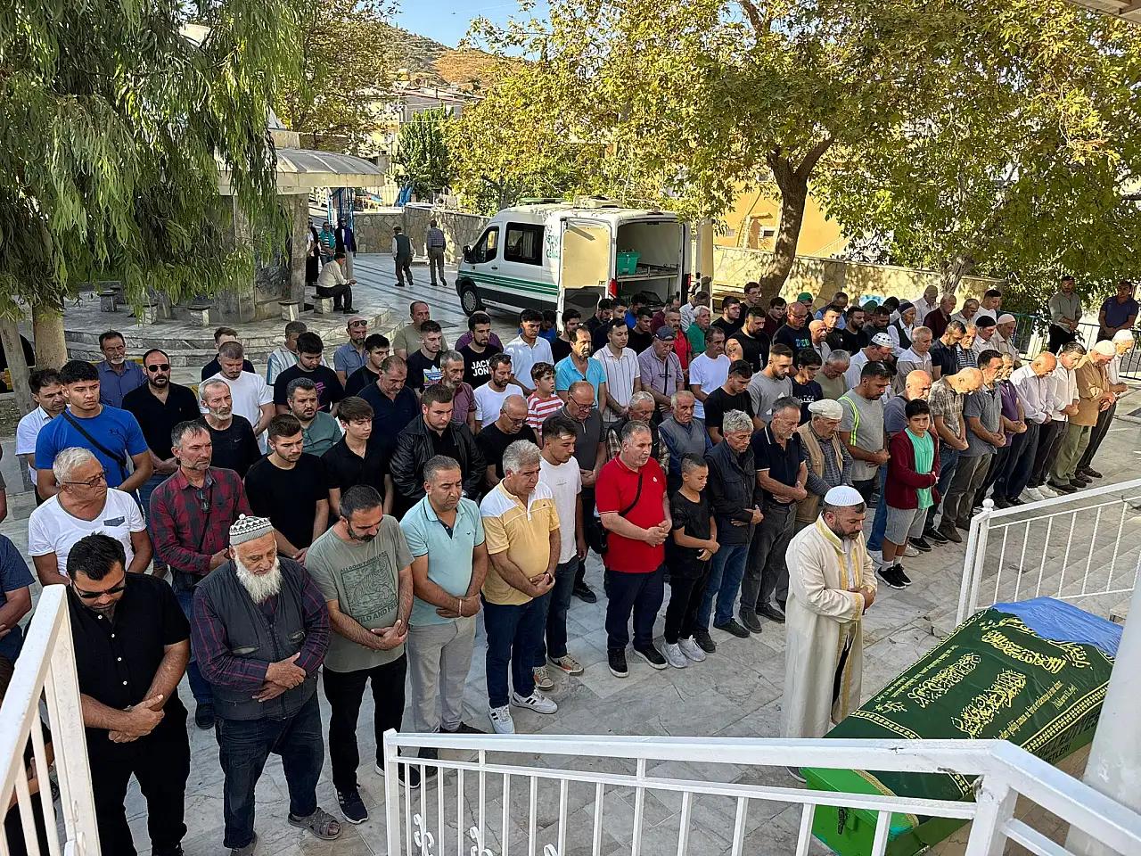 Konya yolundaki feci kazada hayatını kaybeden anneye veda