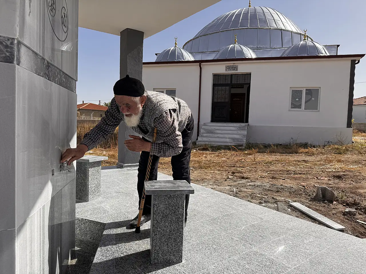 Mirasını çocuklarına bırakmadı, köyüne harcadı