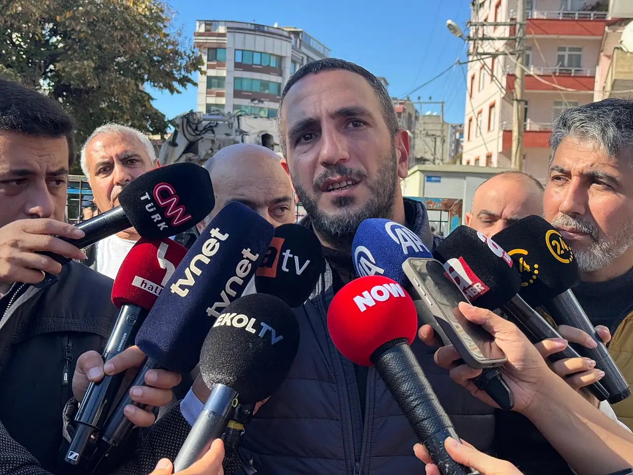 Çöken binadaki eczanenin sahibinden açıklama: Kolonlarda çatlak bulunmuyordu