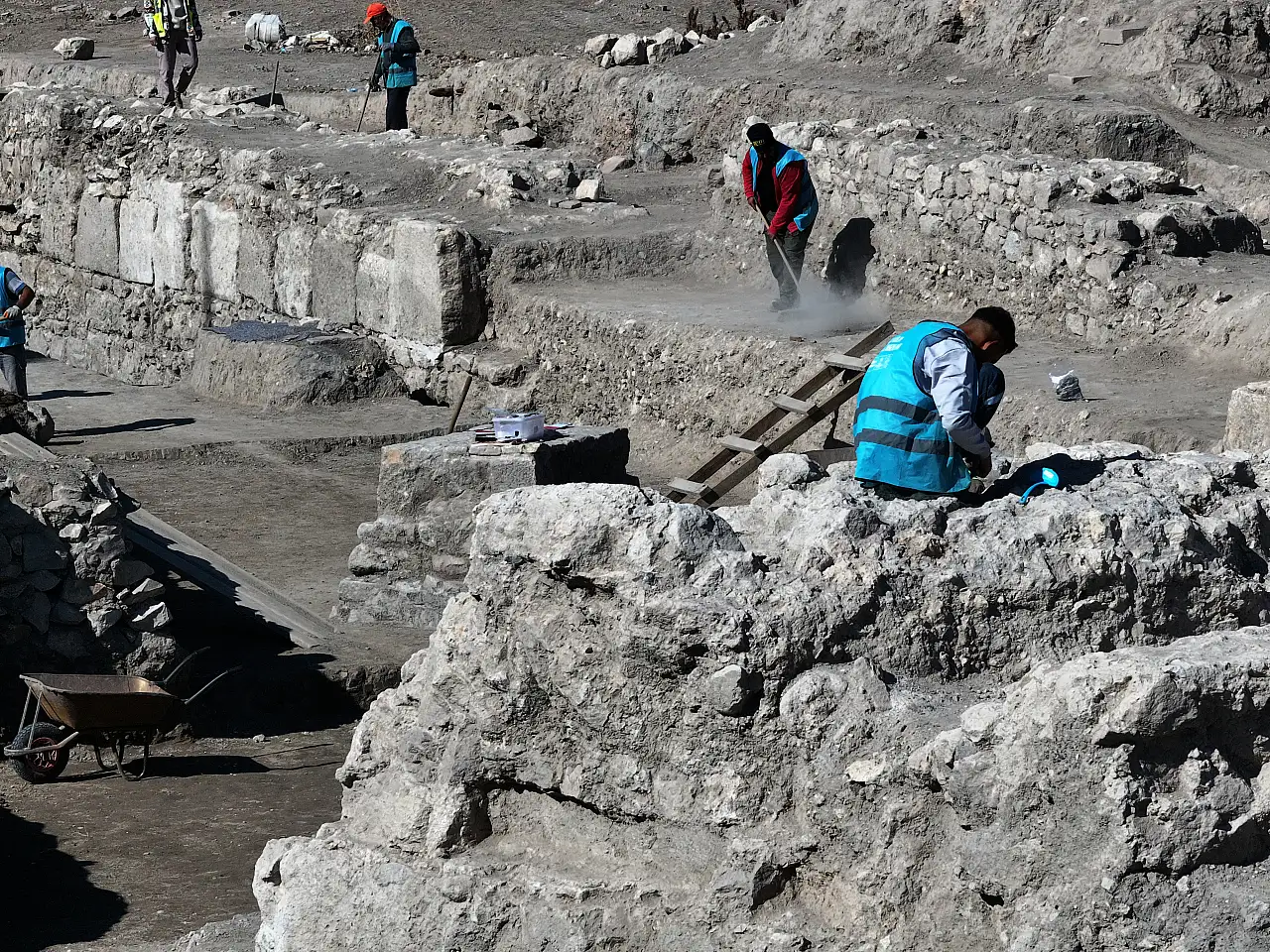 Selçuklu başkenti Konya'da tarihi keşif: Larende Kapısı'nın temellerine ulaşıldı