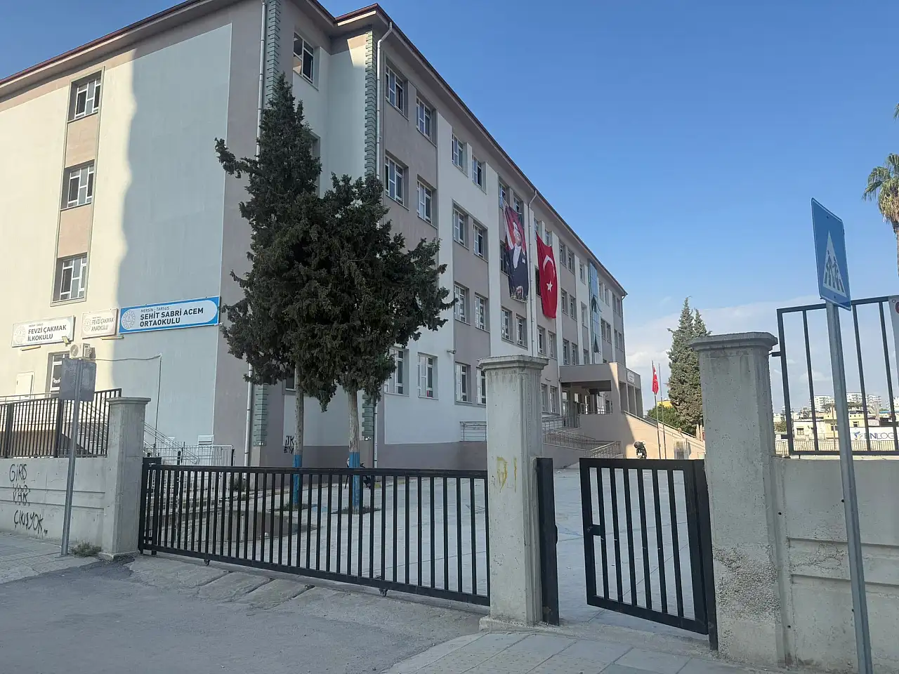 Okul kantininde zehirlenme şüphesi: 26 öğrenci hastaneye kaldırıldı!