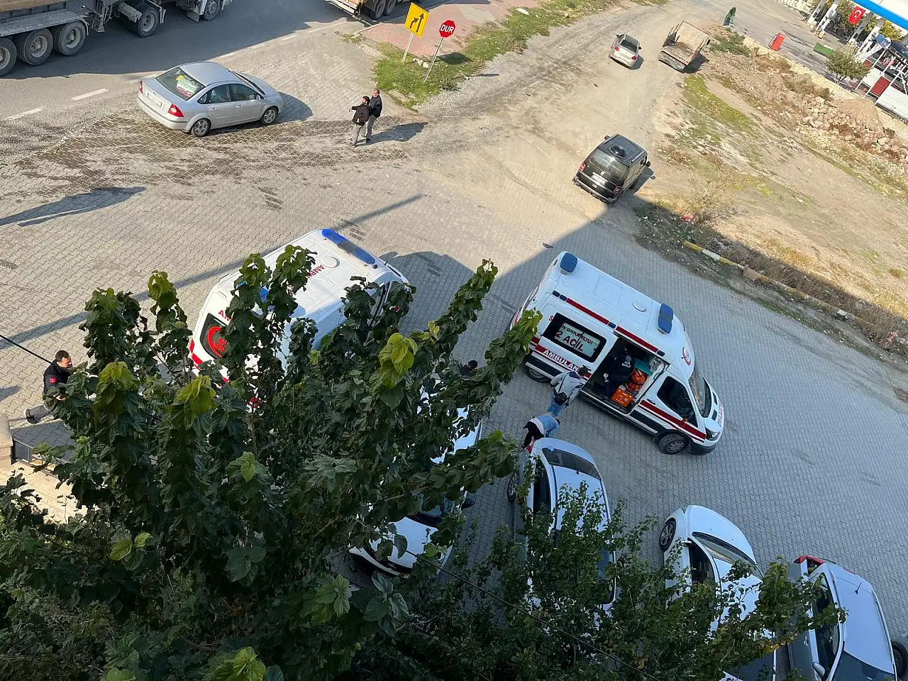 Yolcu indiren TIR, zincirleme kazaya neden oldu! 7 polis memuru yaralandı