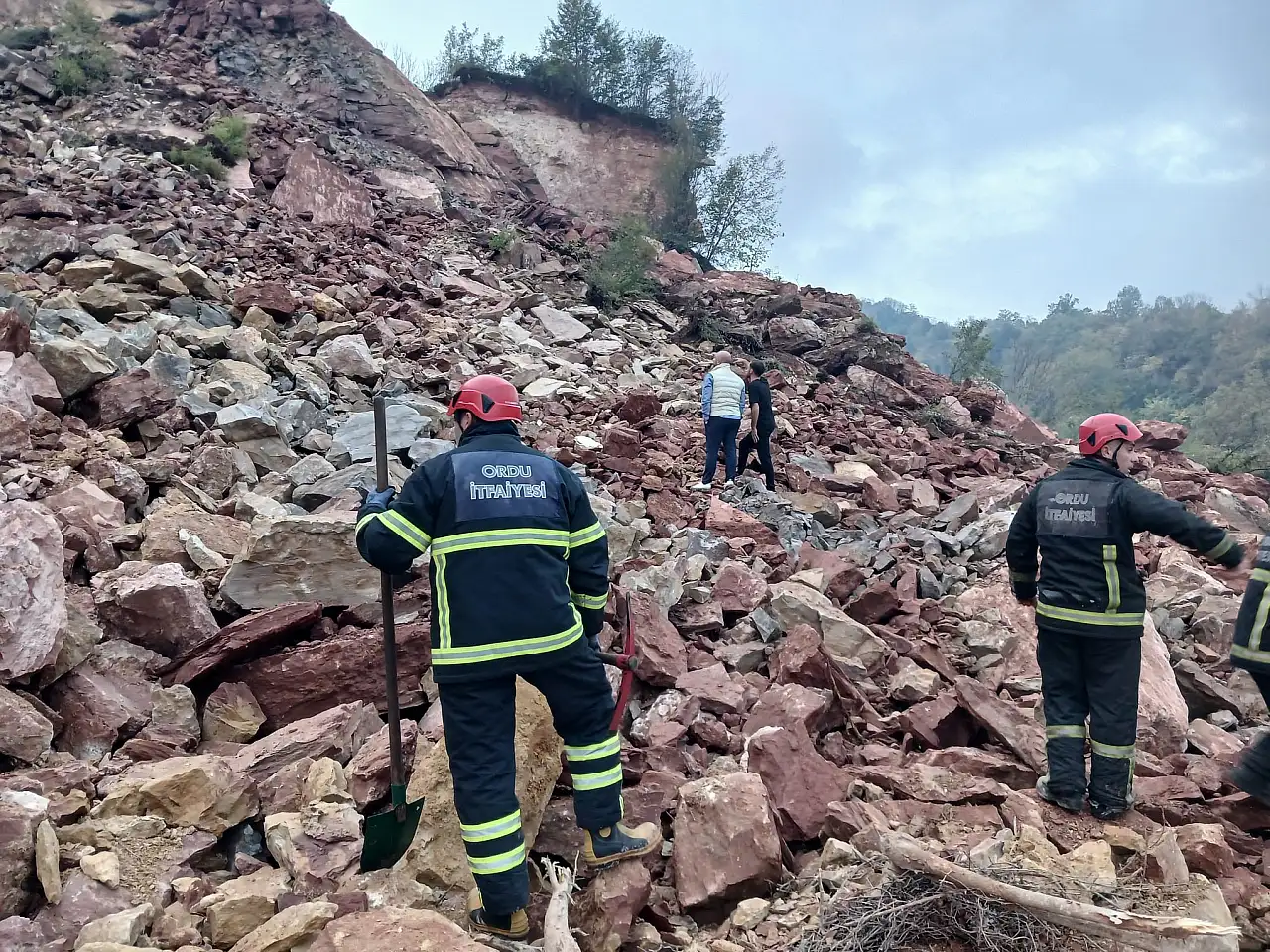 Taş ocağında göçük: 2 kişi enkaz altında kaldı