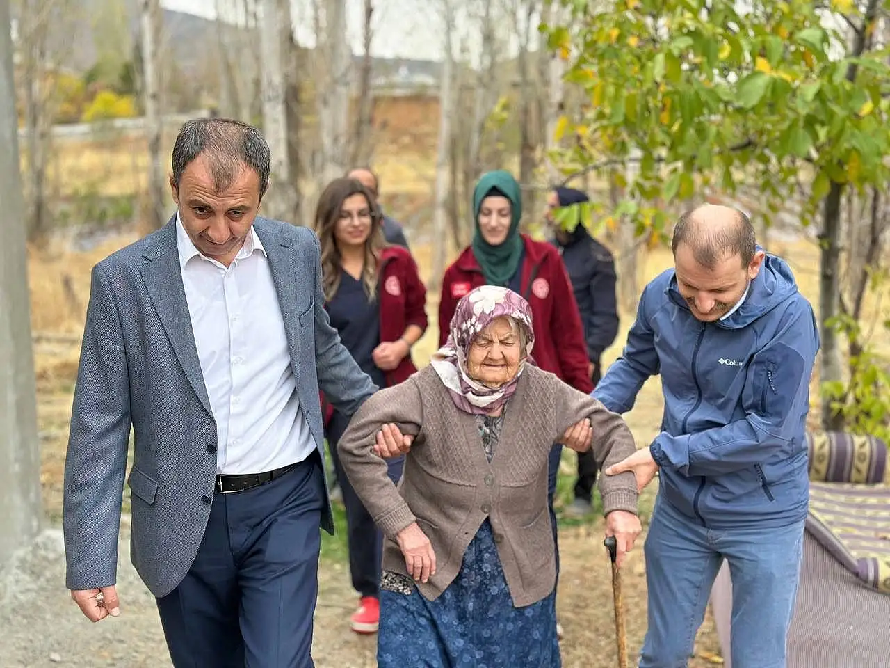 'Yaş Alan Çınarlarımız' dediler, Yaşlı hastaları için fidan diktiler