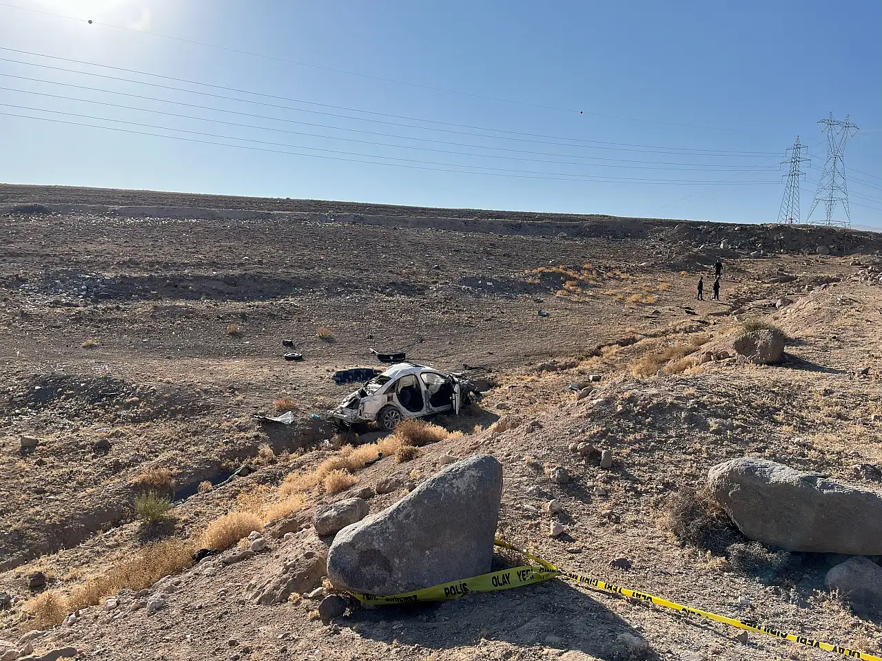 Kontrolden çıkan araç şarampole uçtu! 2 kişi öldü, 1 ağır yaralı