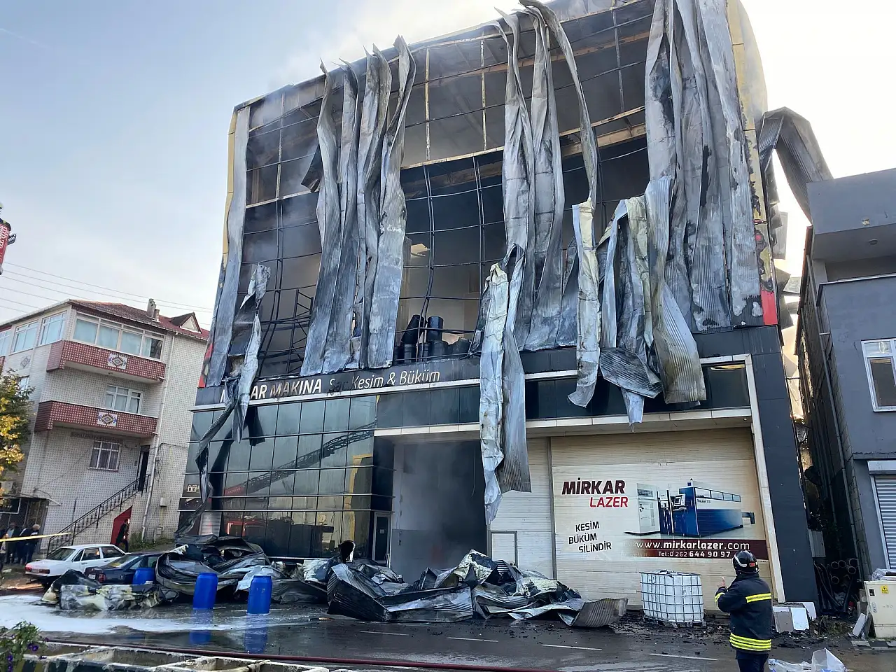 Parfüm fabrikasındaki yangında hayatını kaybedenlerin sayısı 7'ye yükseldi